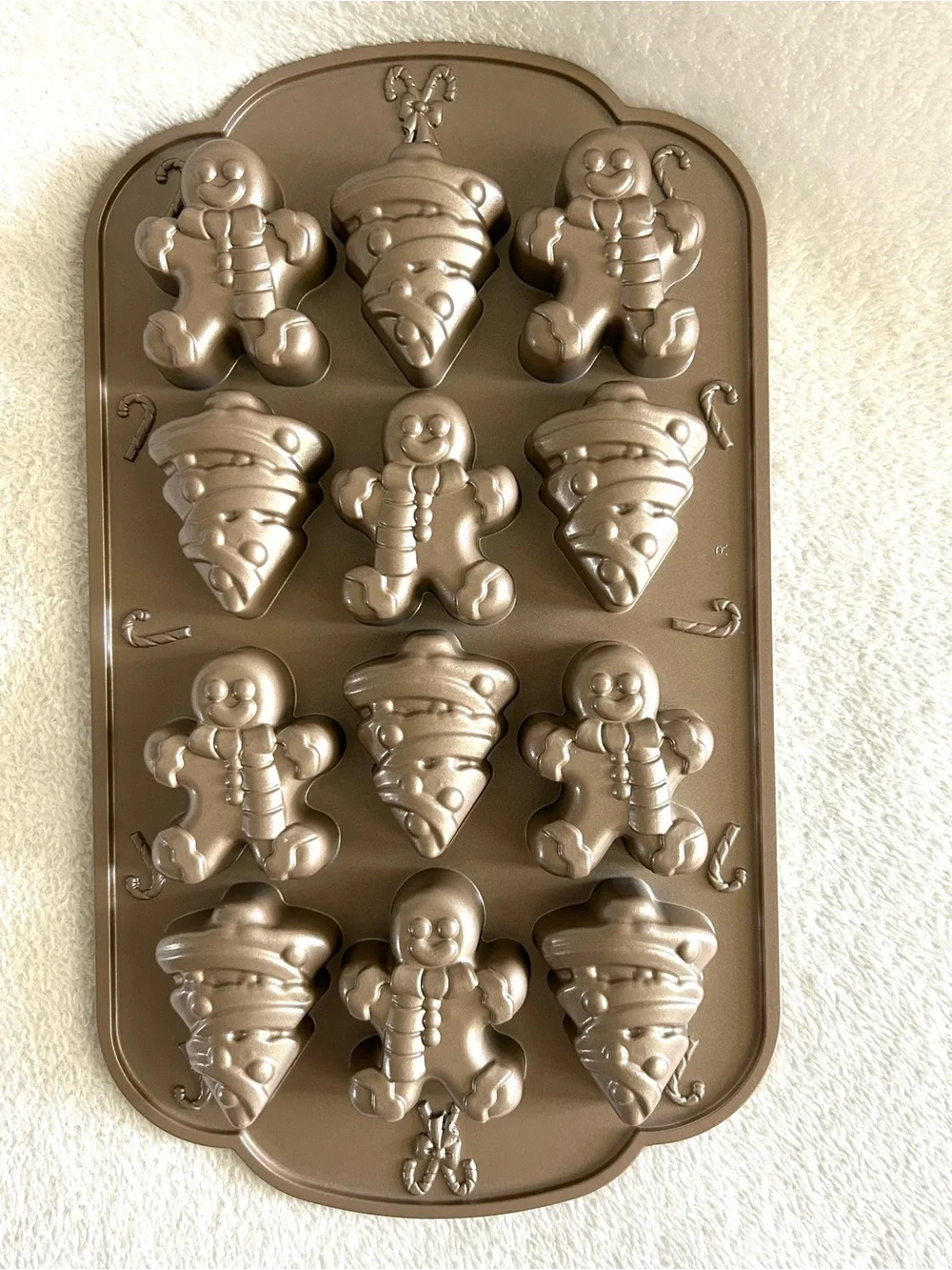 NEW Gingerbread Boy & Christmas Trees Non-Stick Mini Cake Pan Mold Ciroa Holiday